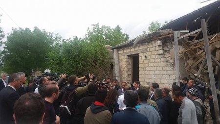 Иностранные журналисты посетили населенные пункты, подвергшиеся обстрелу военных формирований Армении