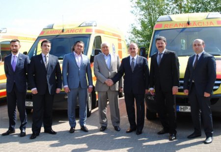 Аксакал азербайджанской диаспоры в Латвии передал Родине 4 автомобиля скорой помощи