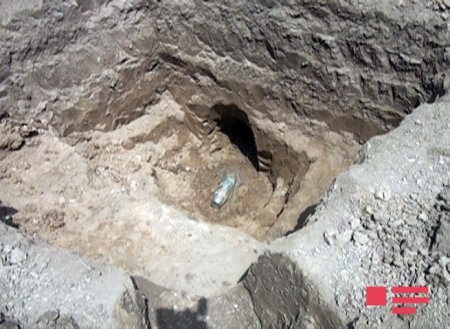 Военные атташе осмотрели в Тертере воронку от армянского фосфорного снаряда 