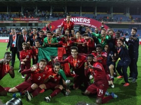 В Баку завершился юношеский чемпионат Европы по футболу среди 17-летних игроков.