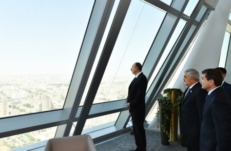 Ильхам Алиев принял участие в открытии нового административного здания Государственной нефтяной компании