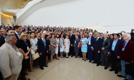 Президент Азербайджанской Республики Ильхам Алиев принял участие в церемонии открытия IV Съездa азербайджанцев мира
