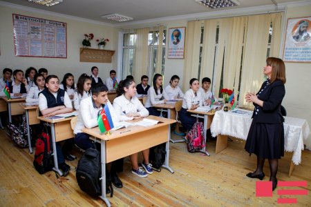 В школах Азербайджана не хватает 4000 учителей