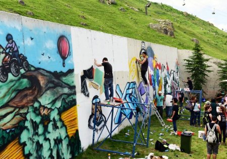 Летний сезон в горнолыжном комплексе «Шахдаг» открылся Фестивалем граффити и полетами на парапланах