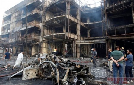 В Багдаде хоронят жертв теракта, произошедшего в оживленном торговом центре в субботу.  Передает Euronews.